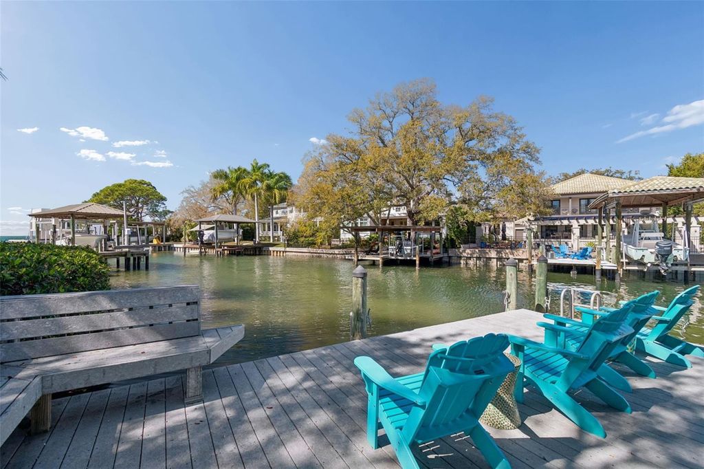 Image 2 of property listing at 4909 W SPRING LAKE DRIVE, Tampa, FL 33629