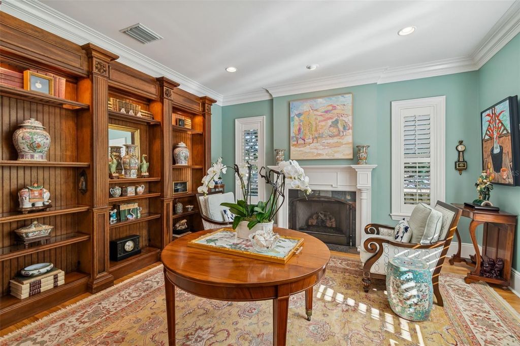 Image 11 of property listing at 4909 W SPRING LAKE DRIVE, Tampa, FL 33629