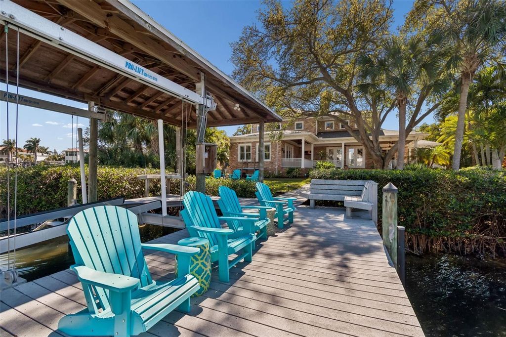 Image 31 of property listing at 4909 W SPRING LAKE DRIVE, Tampa, FL 33629