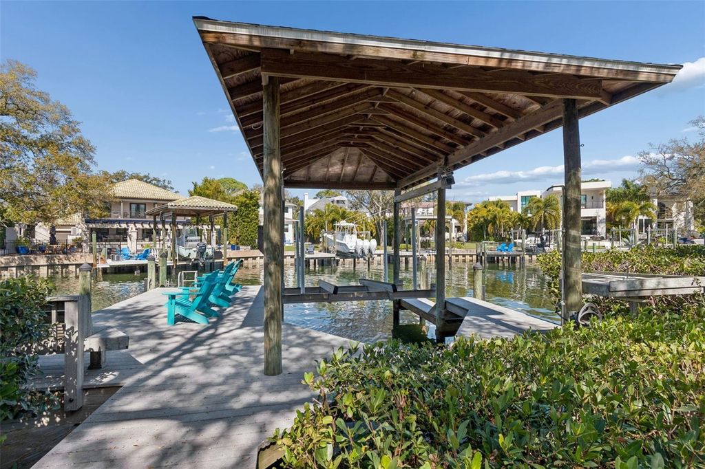 Image 32 of property listing at 4909 W SPRING LAKE DRIVE, Tampa, FL 33629