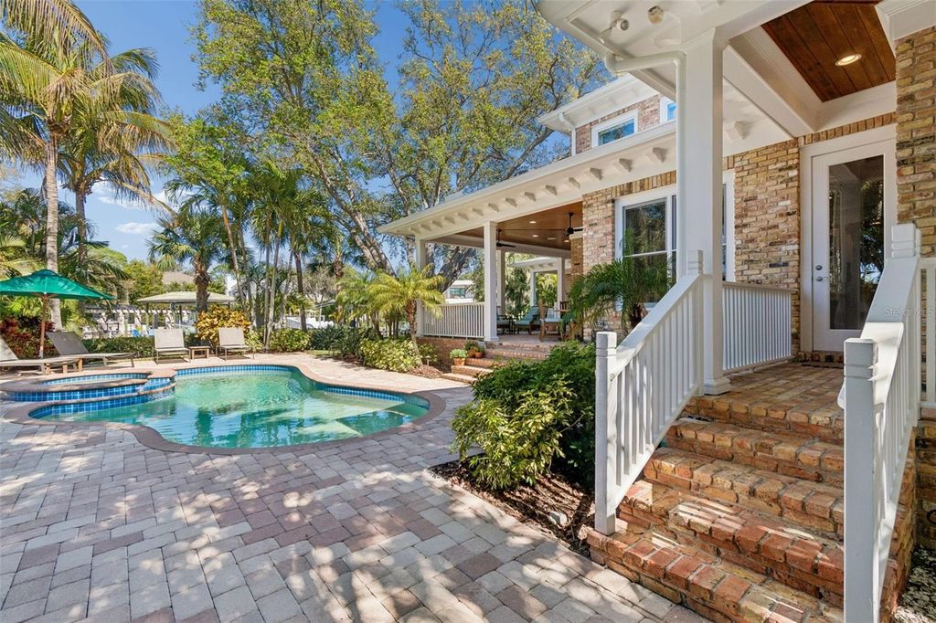 Image 40 of property listing at 4909 W SPRING LAKE DRIVE, Tampa, FL 33629