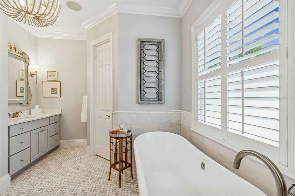 Image 50 of property listing at 4909 W SPRING LAKE DRIVE, Tampa, FL 33629