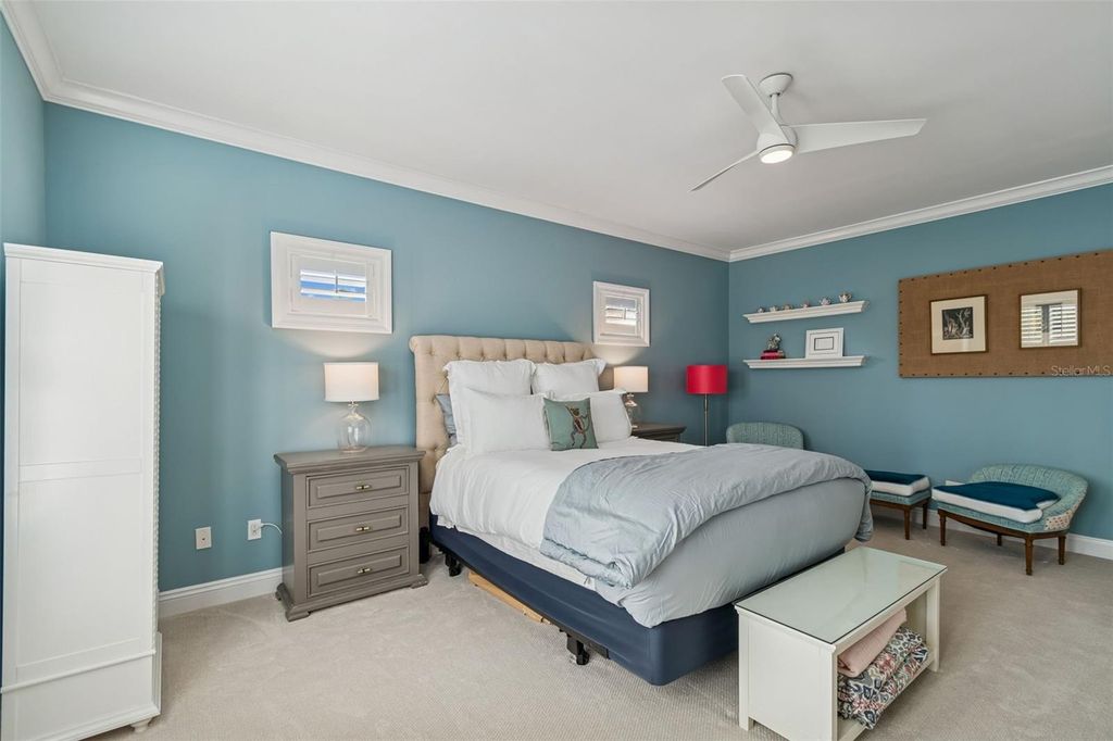 Image 61 of property listing at 4909 W SPRING LAKE DRIVE, Tampa, FL 33629