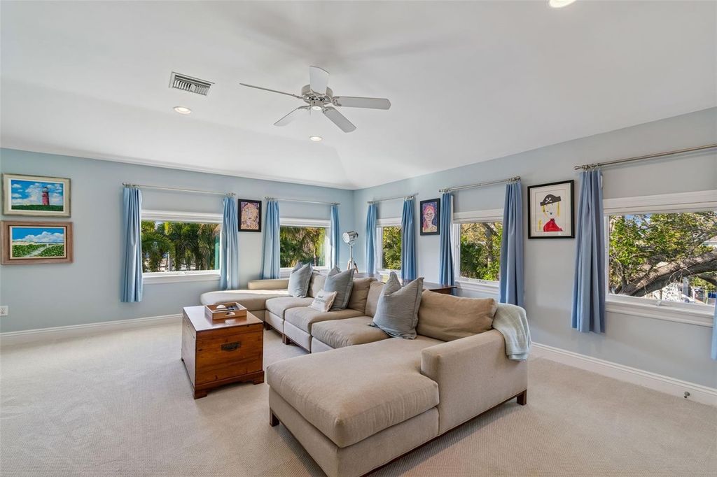 Image 62 of property listing at 4909 W SPRING LAKE DRIVE, Tampa, FL 33629