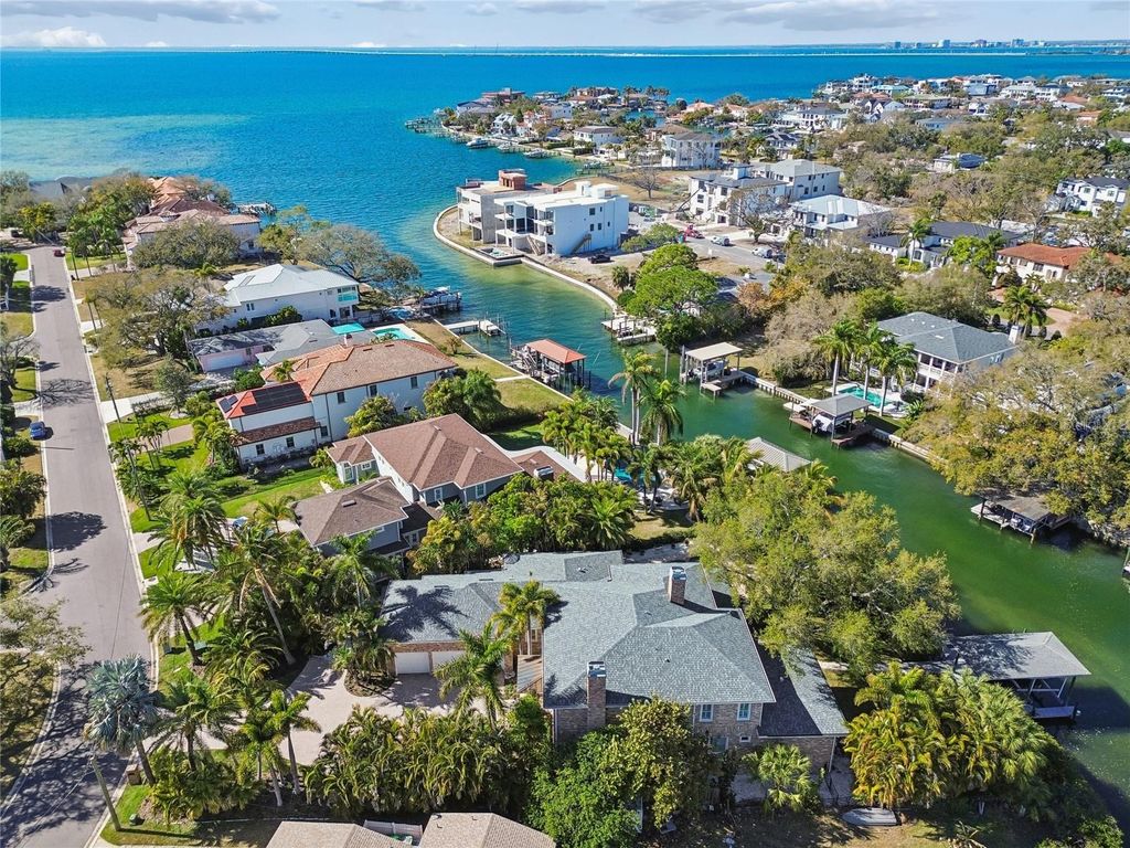 Image 76 of property listing at 4909 W SPRING LAKE DRIVE, Tampa, FL 33629