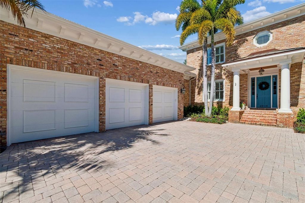 Image 83 of property listing at 4909 W SPRING LAKE DRIVE, Tampa, FL 33629