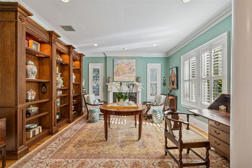 Image 10 of property listing at 4909 W SPRING LAKE DRIVE, Tampa, FL 33629