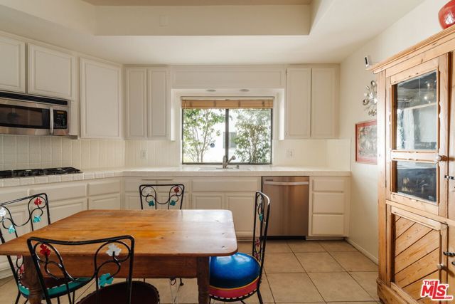 10336 Almayo Avenue 302, Los Angeles, CA 90064