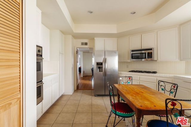 10336 Almayo Avenue 302, Los Angeles, CA 90064