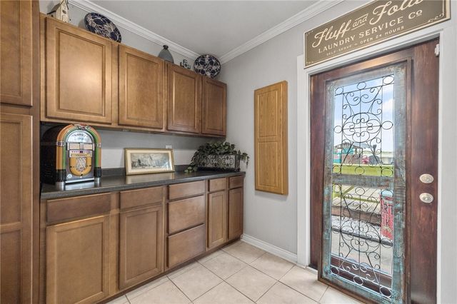 116 Sunset Dr, Mathis, TX 78368