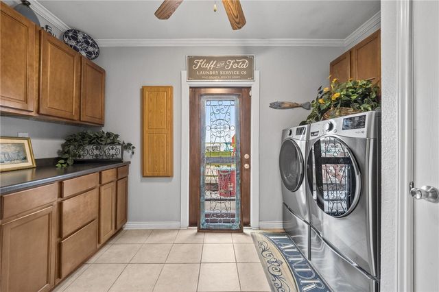 116 Sunset Dr, Mathis, TX 78368
