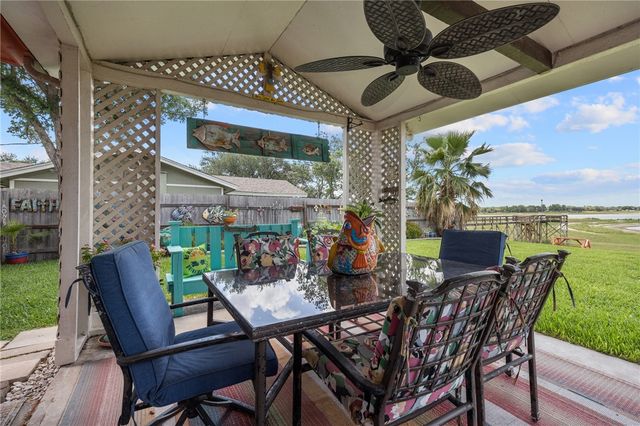 116 Sunset Dr, Mathis, TX 78368