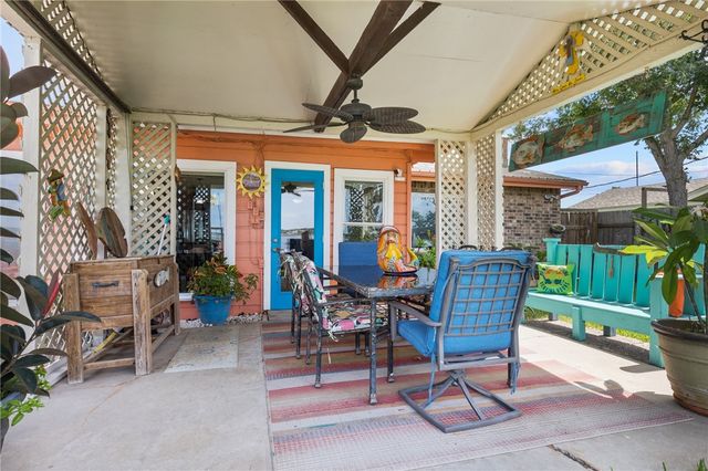 116 Sunset Dr, Mathis, TX 78368