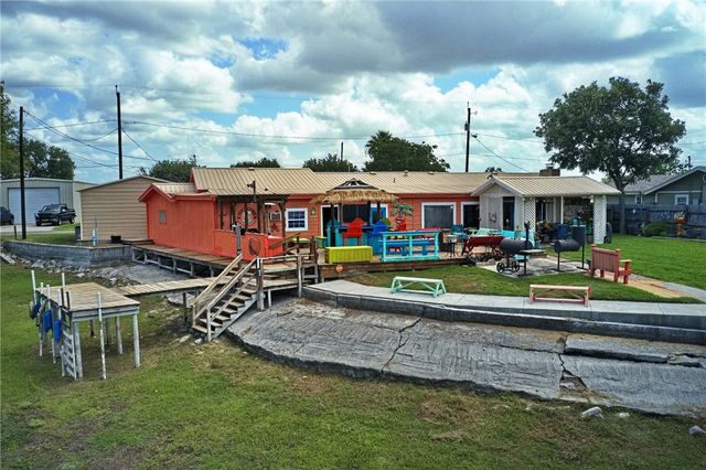 116 Sunset Dr, Mathis, TX 78368