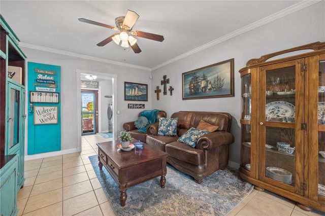 116 Sunset Dr, Mathis, TX 78368