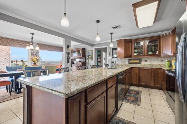 116 Sunset Dr, Mathis, TX 78368