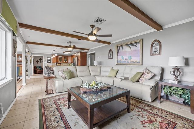 116 Sunset Dr, Mathis, TX 78368