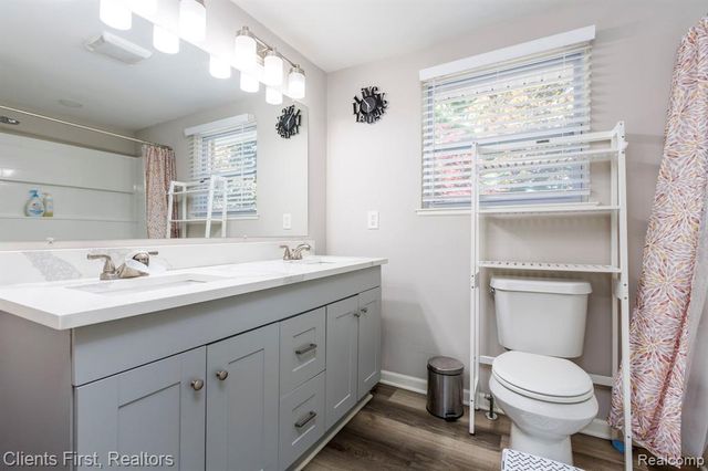 36515 Vicary Lane, Farmington, MI 48335