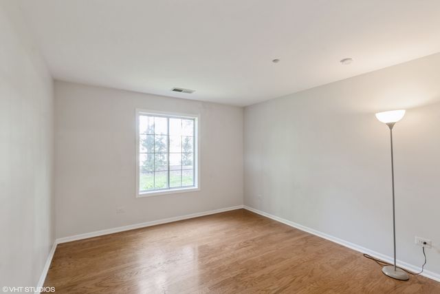 1412 W Crane Street 1, Arlington Heights, IL 60004