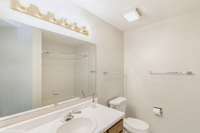 1412 W Crane Street 1, Arlington Heights, IL 60004