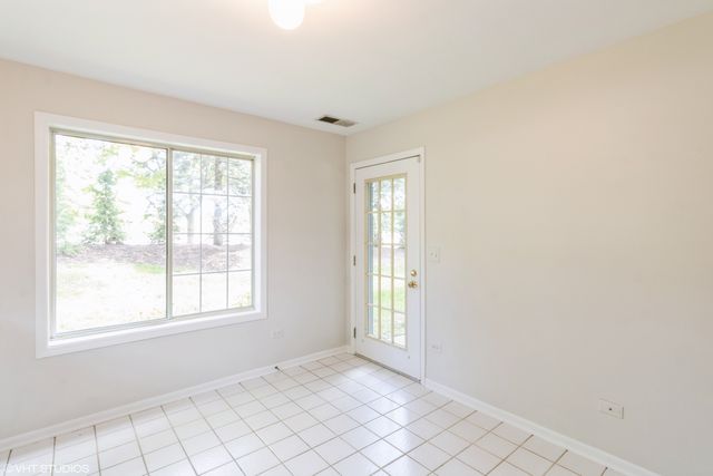 1412 W Crane Street 1, Arlington Heights, IL 60004