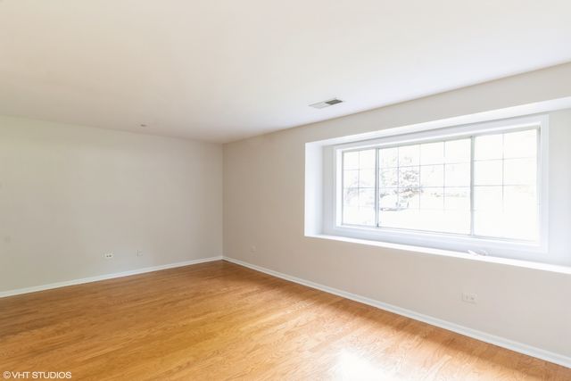 1412 W Crane Street 1, Arlington Heights, IL 60004