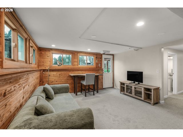 5921 Sw 45TH Ave, Portland, OR 97221