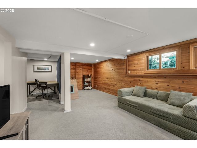 5921 Sw 45TH Ave, Portland, OR 97221