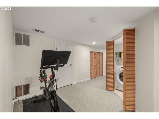 5921 Sw 45TH Ave, Portland, OR 97221