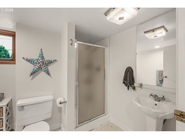 5921 Sw 45TH Ave, Portland, OR 97221