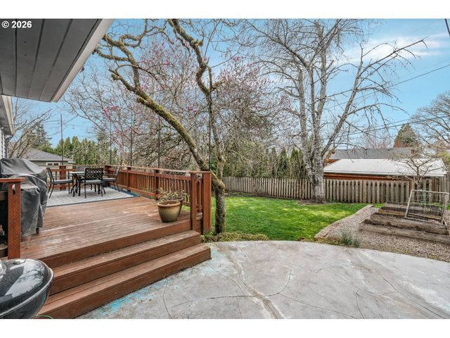 5921 Sw 45TH Ave, Portland, OR 97221