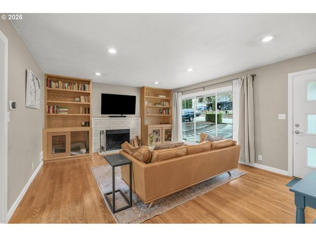 5921 Sw 45TH Ave, Portland, OR 97221