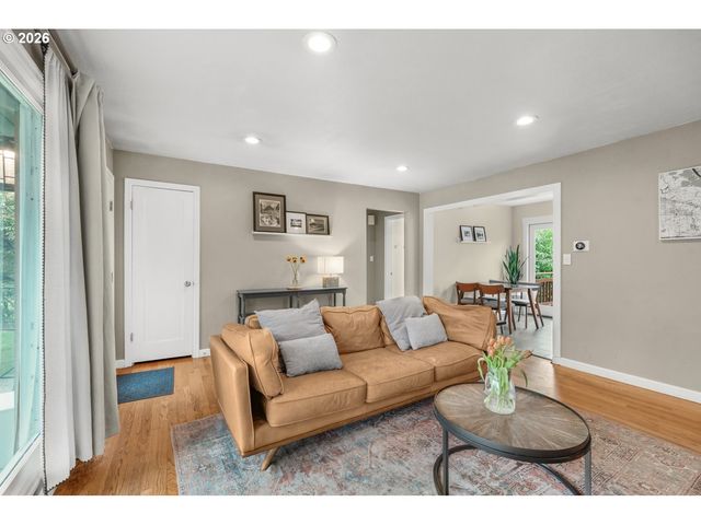 5921 Sw 45TH Ave, Portland, OR 97221