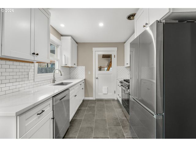 5921 Sw 45TH Ave, Portland, OR 97221