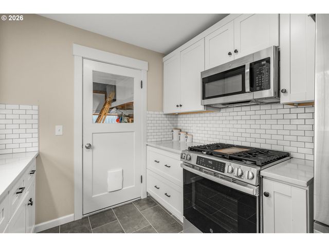 5921 Sw 45TH Ave, Portland, OR 97221