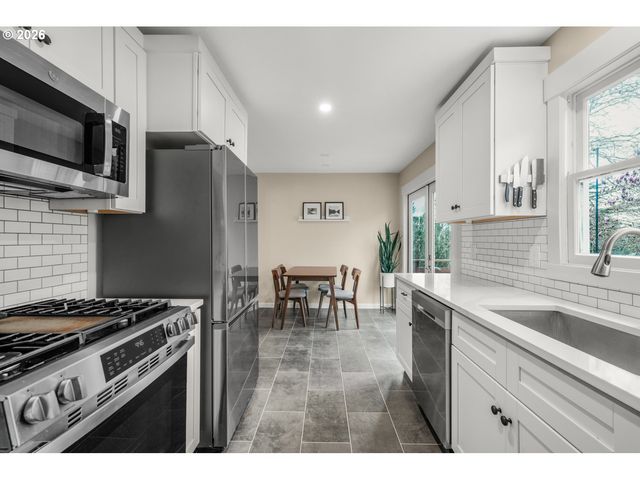 5921 Sw 45TH Ave, Portland, OR 97221