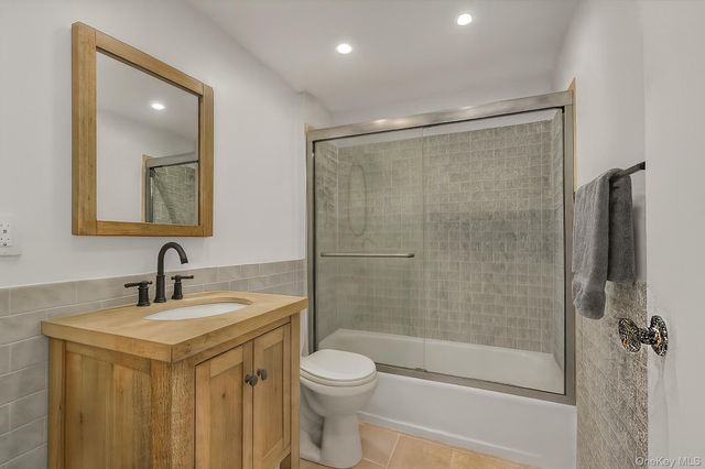 13-52 Bell Boulevard 215, Bayside, NY 11360