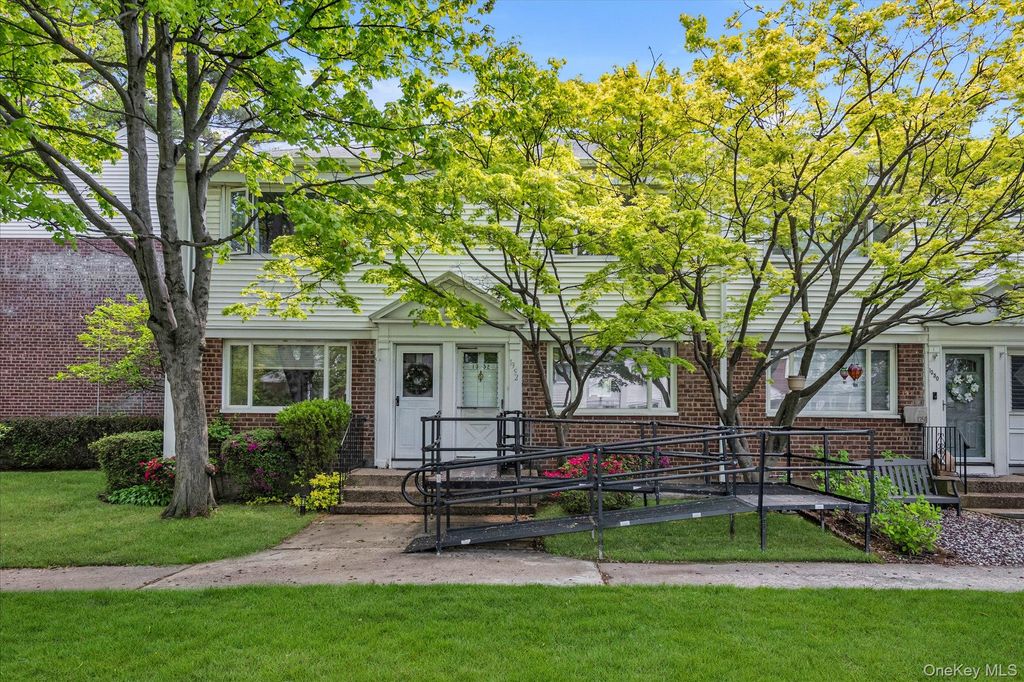 13-52 Bell Boulevard 215, Bayside, NY 11360