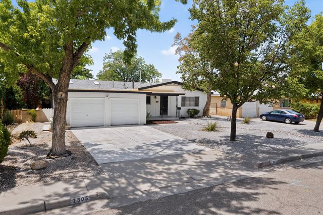 1305 Chama Street NE, Albuquerque, NM 87110