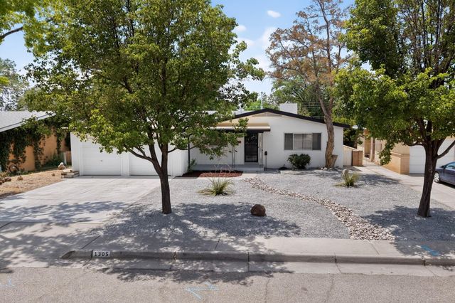 1305 Chama Street NE, Albuquerque, NM 87110