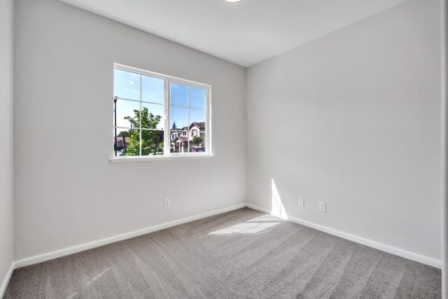 1650 Grey Bunny Dr, Roseville, CA 95747