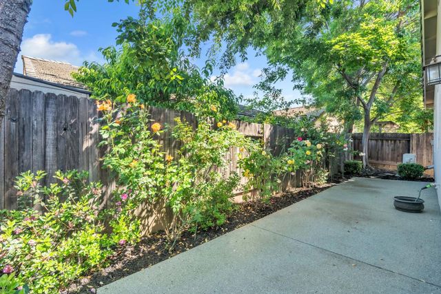 1650 Grey Bunny Dr, Roseville, CA 95747