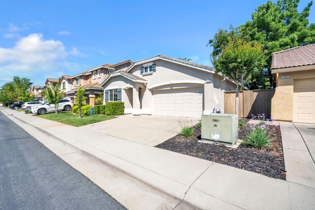 1650 Grey Bunny Dr, Roseville, CA 95747