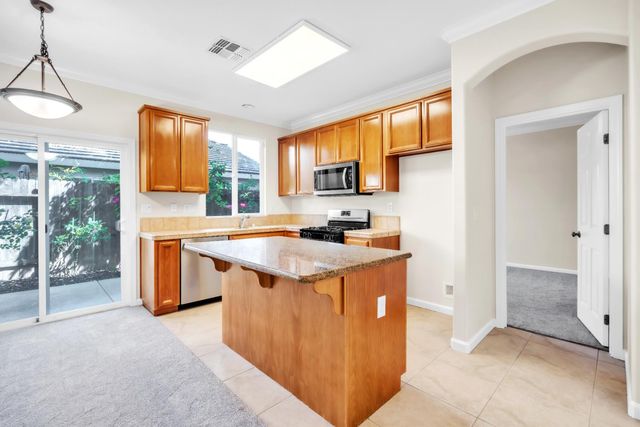 1650 Grey Bunny Dr, Roseville, CA 95747