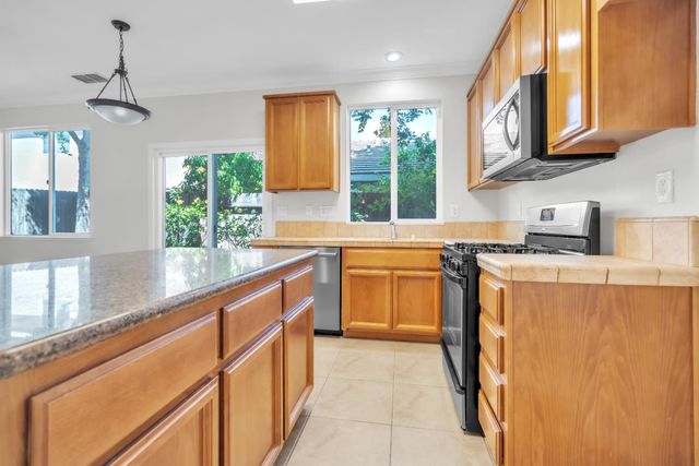 1650 Grey Bunny Dr, Roseville, CA 95747