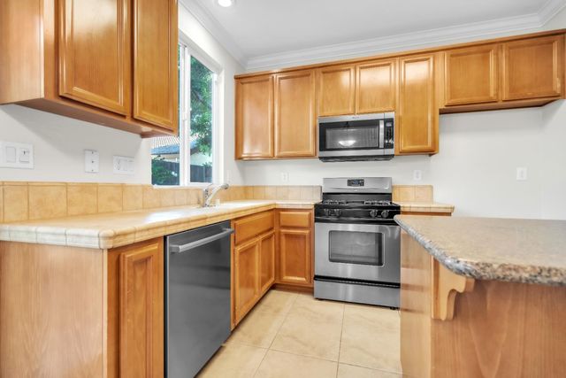 1650 Grey Bunny Dr, Roseville, CA 95747