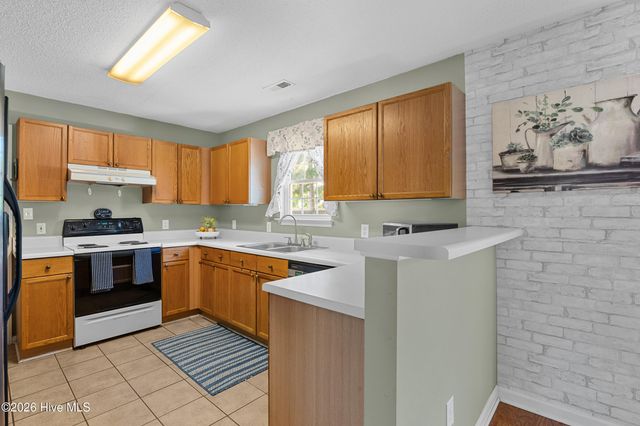10023 Winding Branches Drive SE, Belville, NC 28451