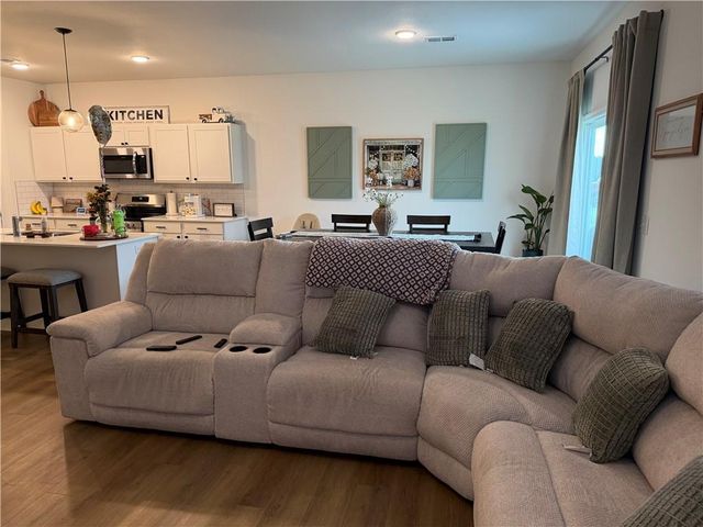 3060 NW 96th Street, Kansas City, MO 64154