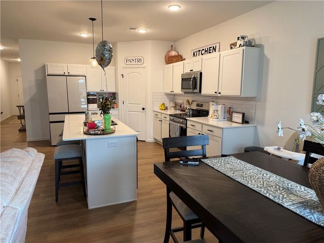 3060 NW 96th Street, Kansas City, MO 64154