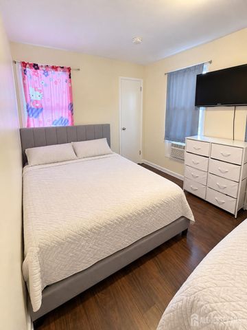 521 E 2nd Street E, Bound Brook, NJ 8805